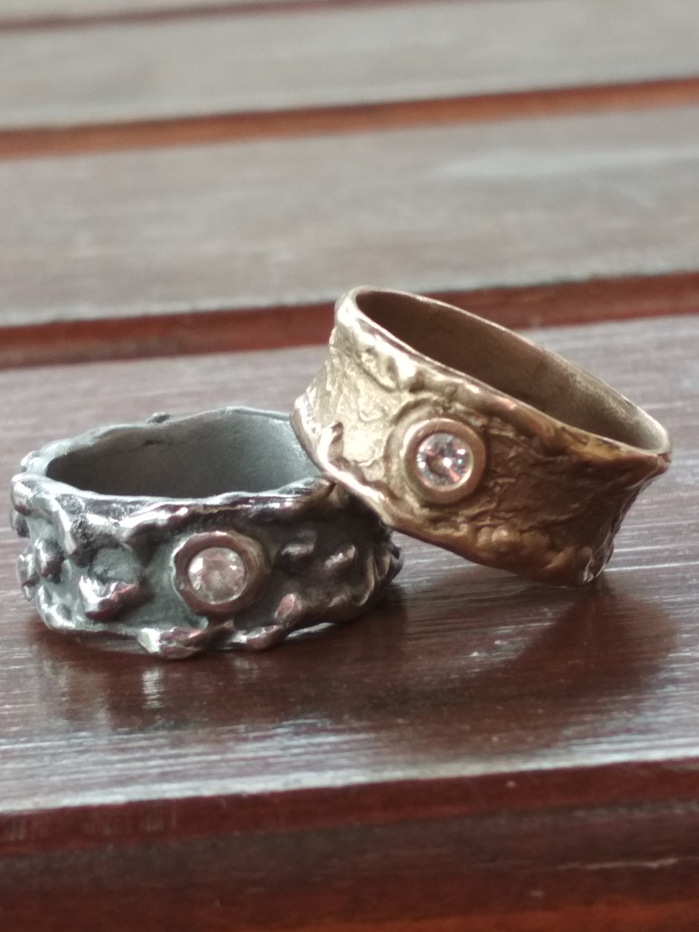 Ékszer kísérletek fogászati fémből